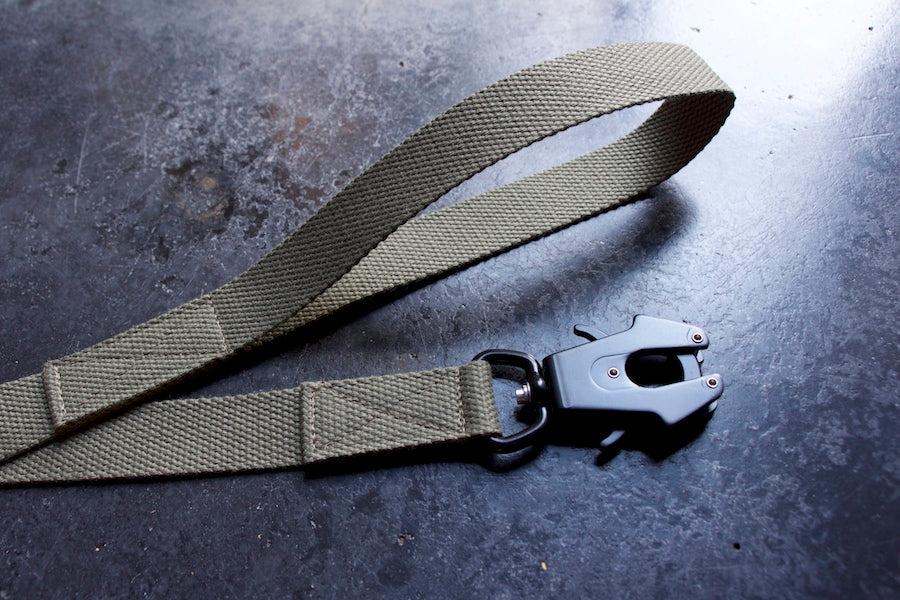 khakidogleadwithcomfyhandleandstrongclip