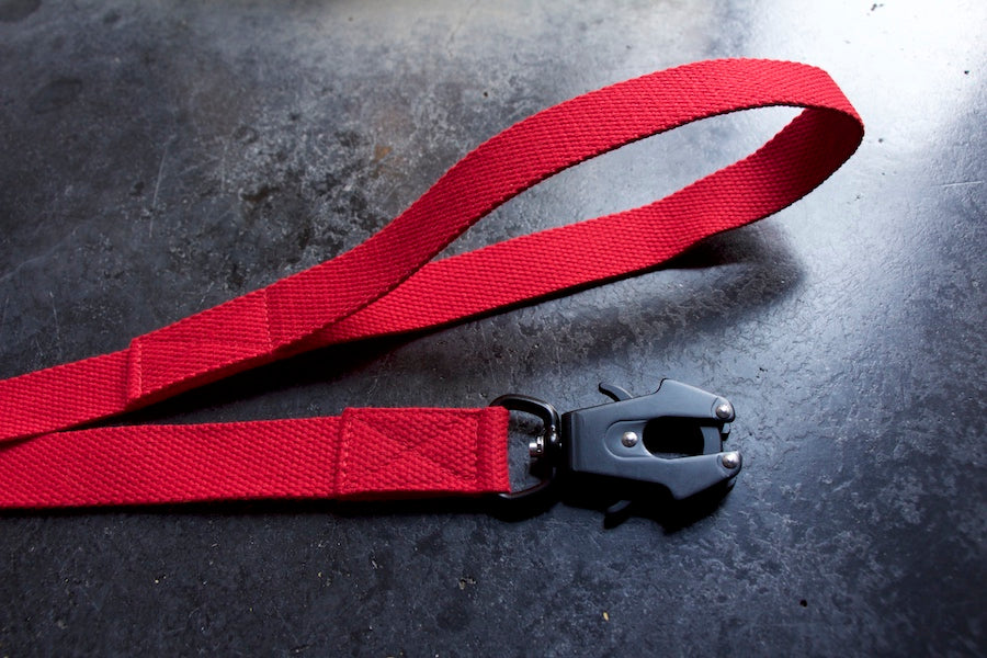 reddogleadwithcomfyhandleandstrongblackclip