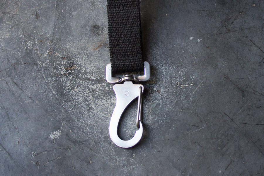 black dog lead with steel clip