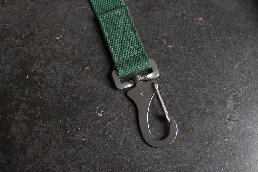 slim green dog lead with steel
